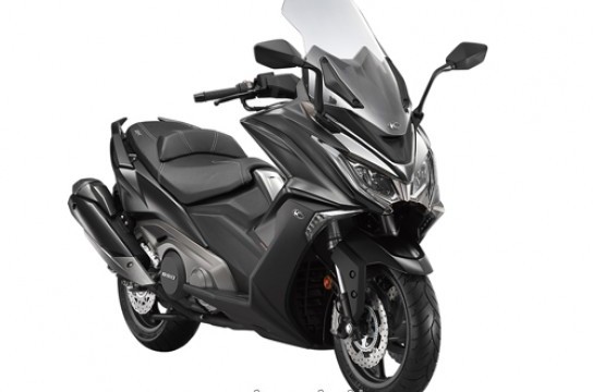 Kymco AK 550 : 53 chevaux et 226 kg